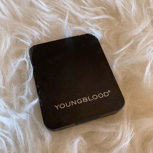 Young blood eyeshadow pallet